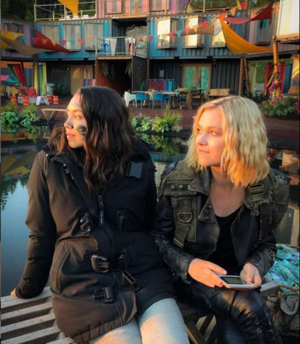 The 100 saison 6  : les premières photos du tournage ne donnent aucune chance au nouveau monde
