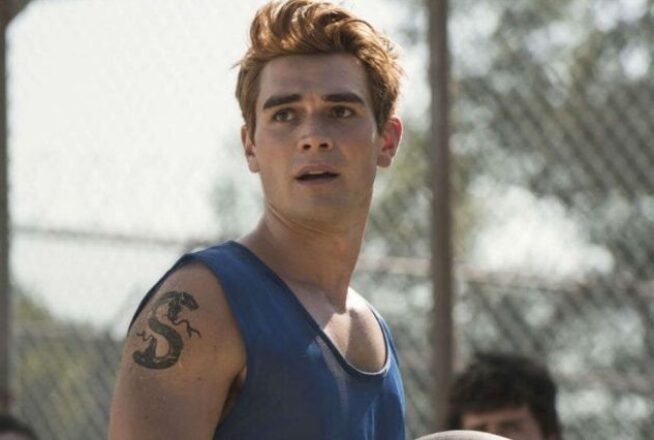Riverdale : le tatouage Serpent d&rsquo;Archie n&rsquo;est pas ce que vous pensez&#8230;