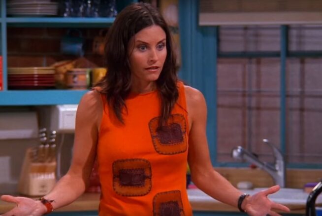 Friends : Courteney Cox prouve qu’elle est exactement comme Monica dans une vidéo hilarante