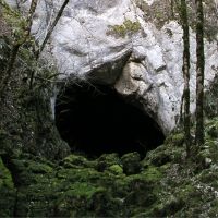 Dans une grotte mystérieuse