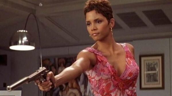 halle-berry-meurs-un-autre-jour
