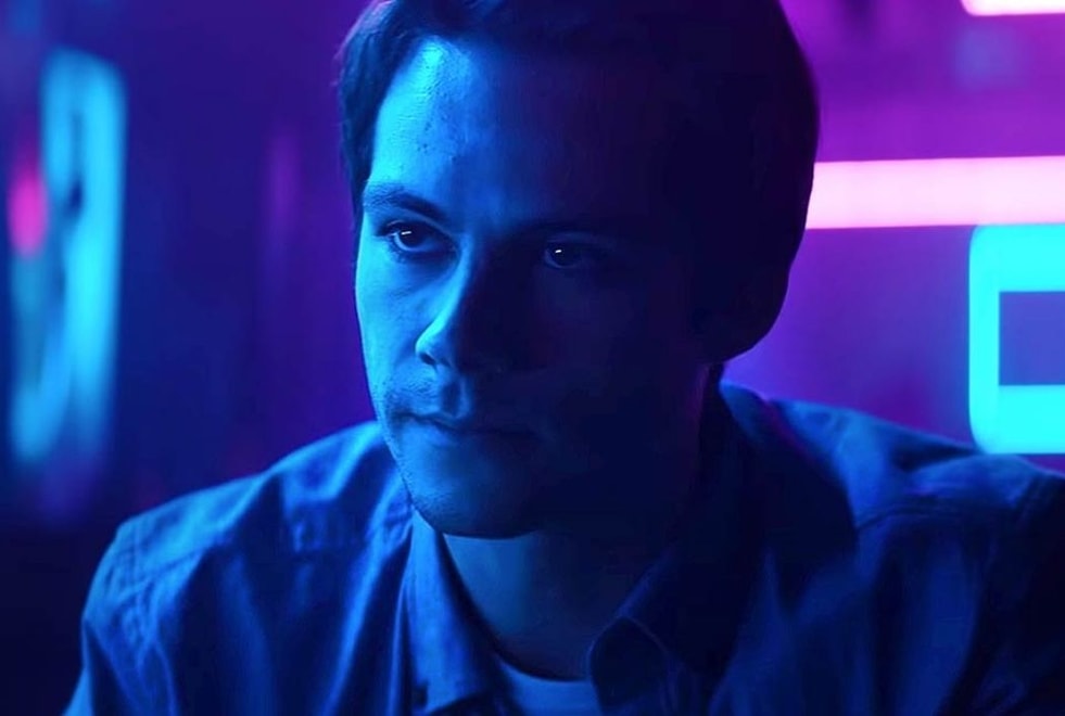 Flashback : découvrez la bande-annonce psychédélique du thriller avec Dylan O’Brien