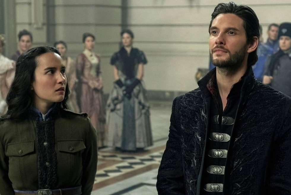 Shadow and Bone : Ben Barnes trouve la relation entre Alina et le Darkling « problématique »