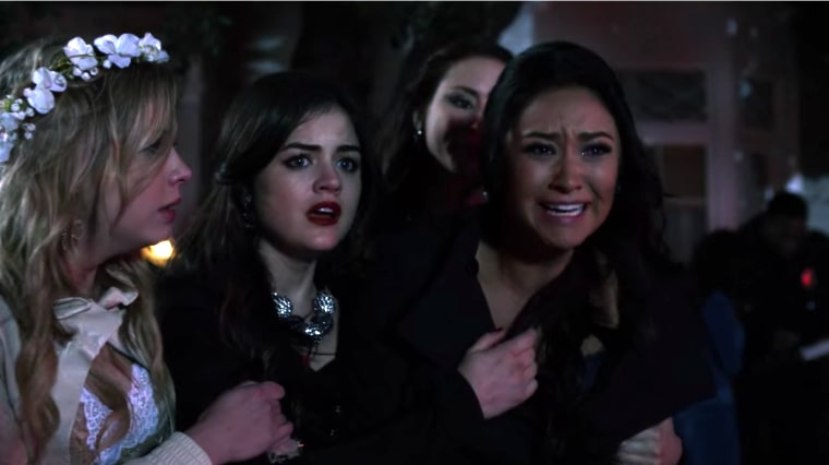 emily pleure mort maya pretty little liars