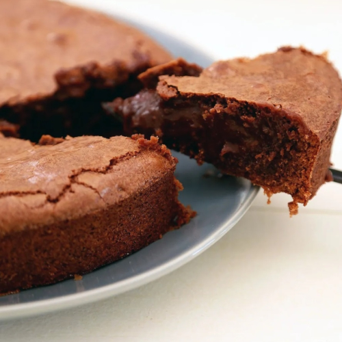 Celle d'un gâteau au chocolat qui sort du four