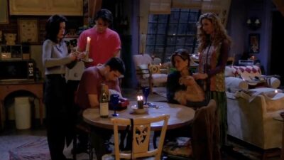 Friends : seul quelqu'un qui a vu 5 fois l'épisode de la coupure de courant aura tout bon à ce quiz