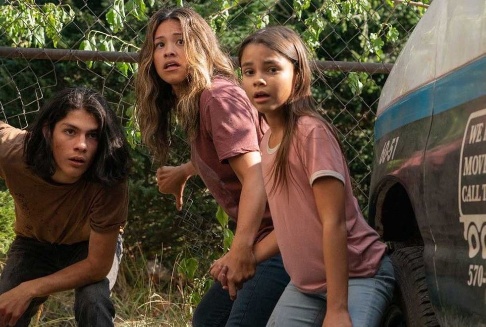 Jane The Virgin : Gina Rodriguez héroïne d’un thriller de science fiction sur Netflix, découvrez le trailer d’Awake