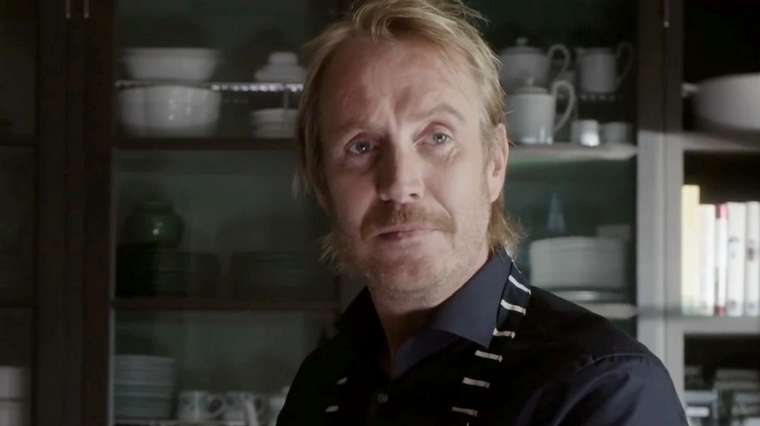 mycroft-holmes-elementary