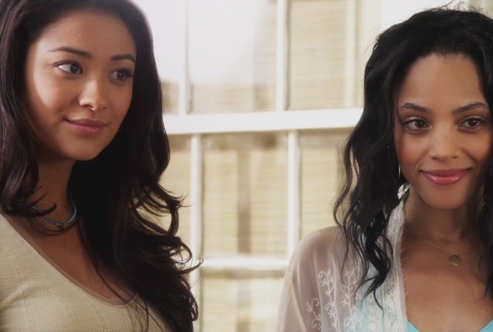 Pretty Little Liars : Shay Mitchell se confie sur l’impact d’Emily sur la communauté LGBTQ
