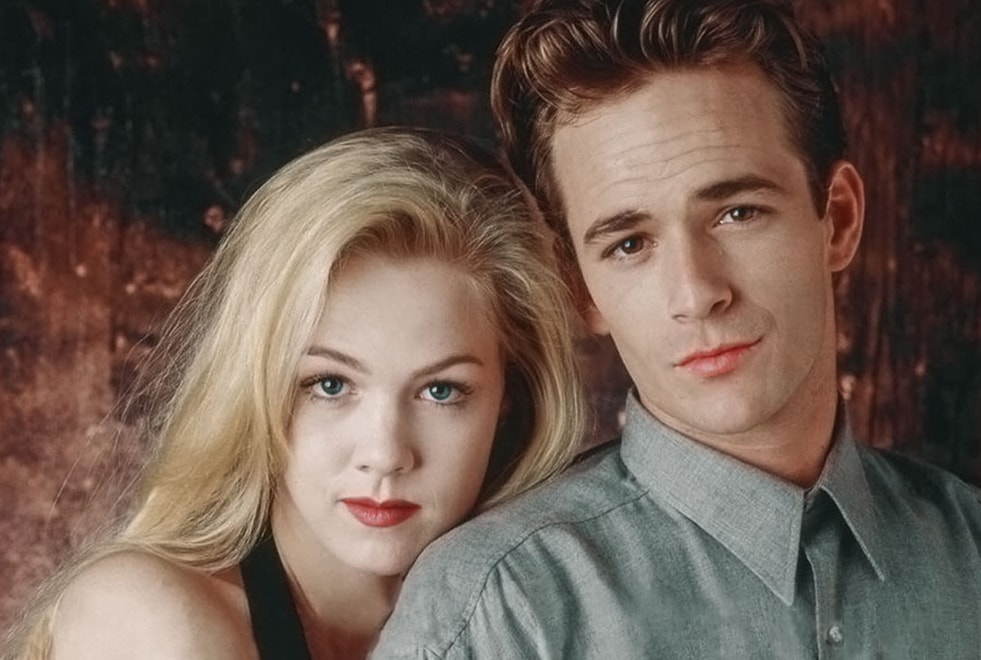 Beverly Hills, Jennie Garth : « on a été enfermés dans une cage au zoo avec Luke Perry à cause des fans »