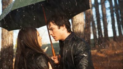 The Vampire Diaries : le message caché derrière le baiser sous la pluie d’Elena et Damon