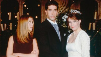 Friends : la vraie bourde de David Schwimmer qui a inspiré la scène où Ross appelle Emily « Rachel »