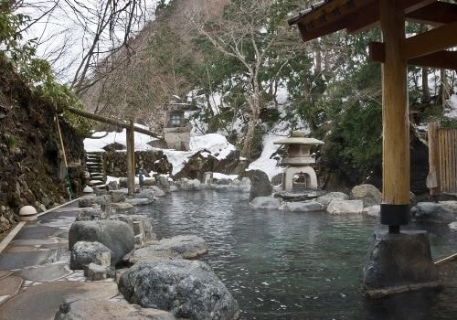 Aux onsen (bains chauds) 