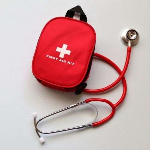 Une trousse de premiers secours