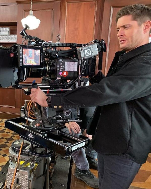 supernatural-coulisses-tournage-jensen-ackles-camera