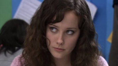 Skins : April Pearson (Michelle) révèle avoir été virée d'un film pour avoir refusé de se mettre nue