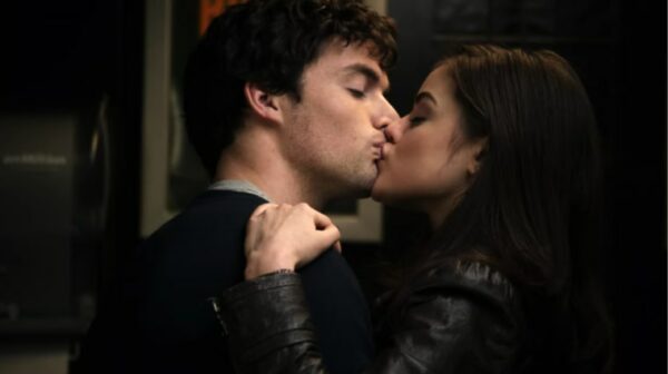 aria ezra baiser pretty little liars