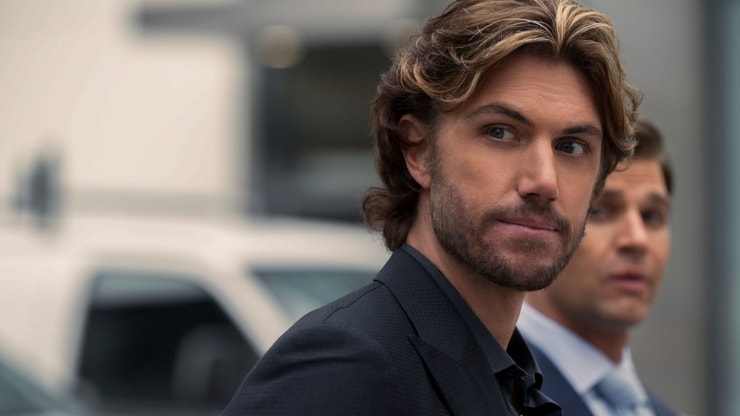 Adam Demos (Sex/Life) sera la star d’une nouvelle comédie-romantique sur Netflix