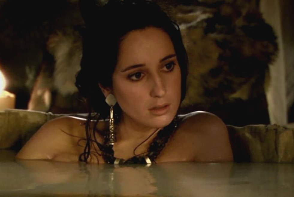 Kaamelott : Demetra est-elle la maitresse préférée d’Arthur ? Son interprète Caroline Pascal se confie