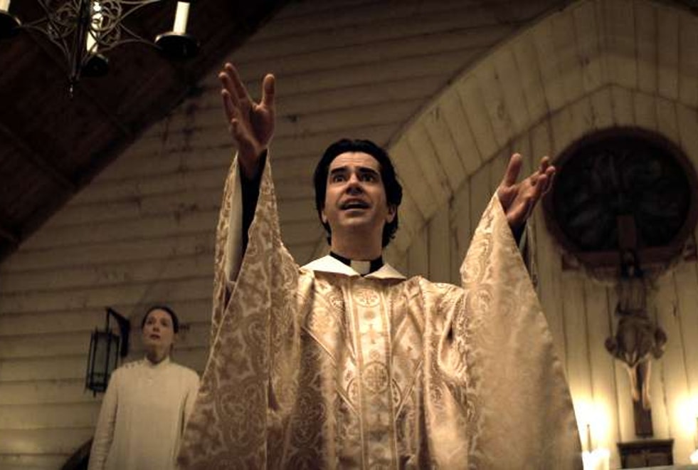 Midnight Mass : un nouveau trailer sous tension pour la série du créateur de The Haunting of Hill House