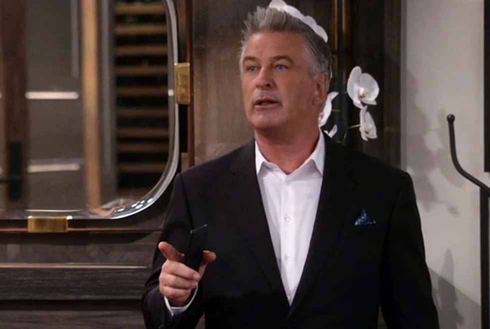 Alec Baldwin tue accidentellement la directrice de la photographie sur le tournage de son nouveau film