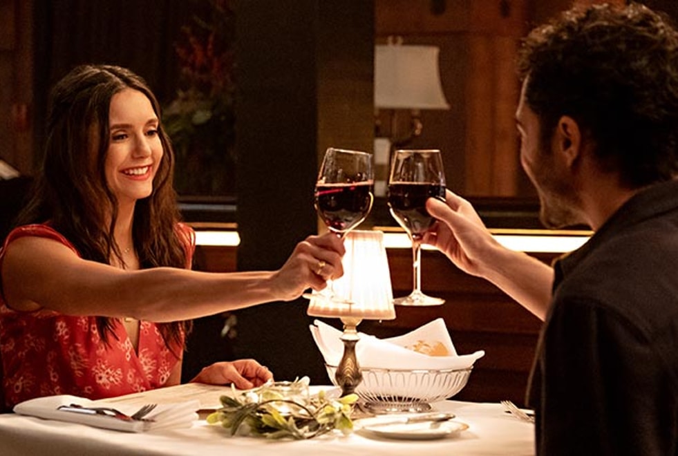 Nina Dobrev et Darren Barnet stars d’une comédie romantique de Noël sur Netflix