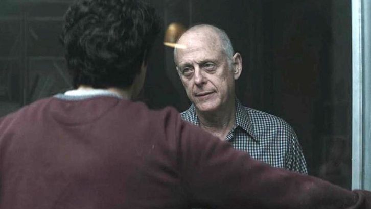 YOU : qui est Mark Blum, la personne à qui est dédié l'épisode 1 de la saison 3 ?