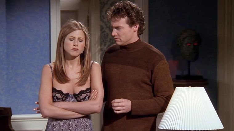 Jennifer Aniston et Tate Donovan dans la série Friends.