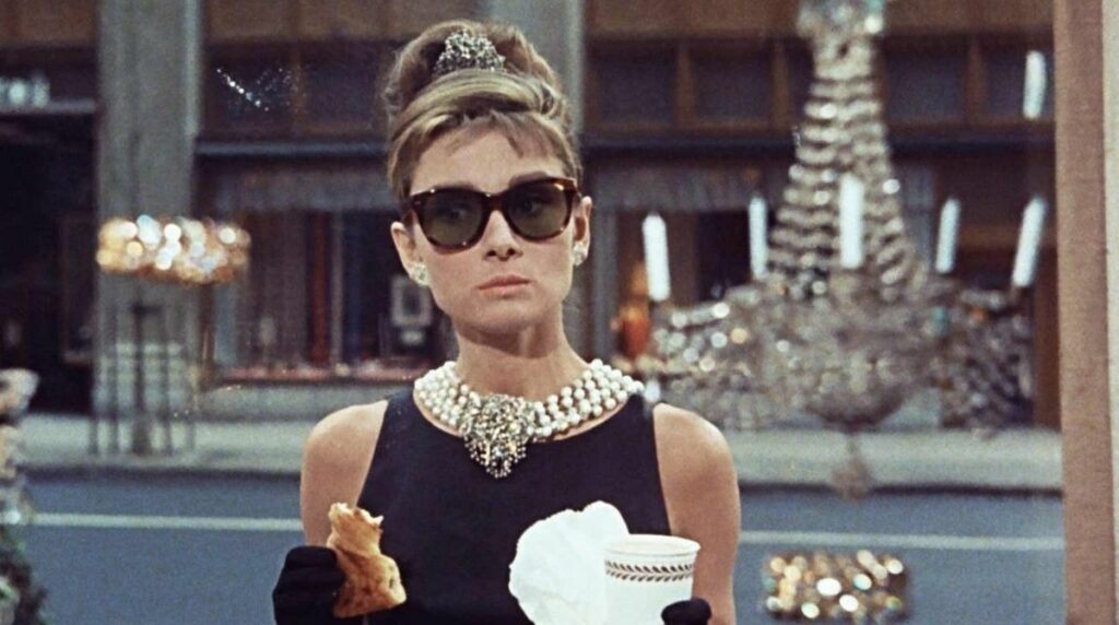 Holly Golightly dans le film Diamants sur Canapé (Breakfast at Tiffany's).