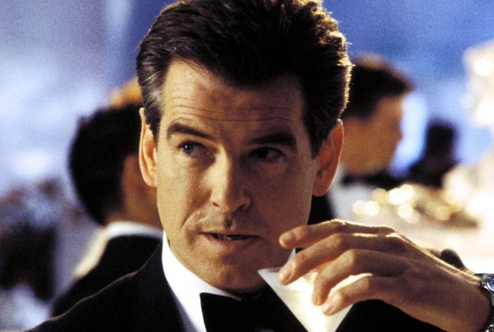 « Tellement mortifiée ! » Une James Bond girl balance sur sa scène de sexe avec Pierce Brosnan