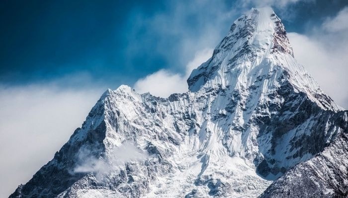 Dans des montagnes glacées