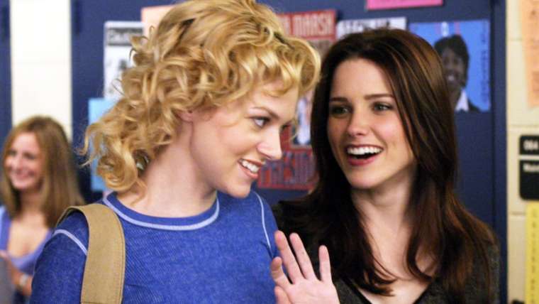 Hilarie Burton et Sophia Bush aka Peyton Sawyer et Brooke Davis dans Les Frères Scott.