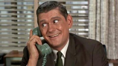 Ma Sorcière Bien-Aimée : la raison derrière l&rsquo;absence de Dick York (Jean-Pierre) à la fin de la saison 4