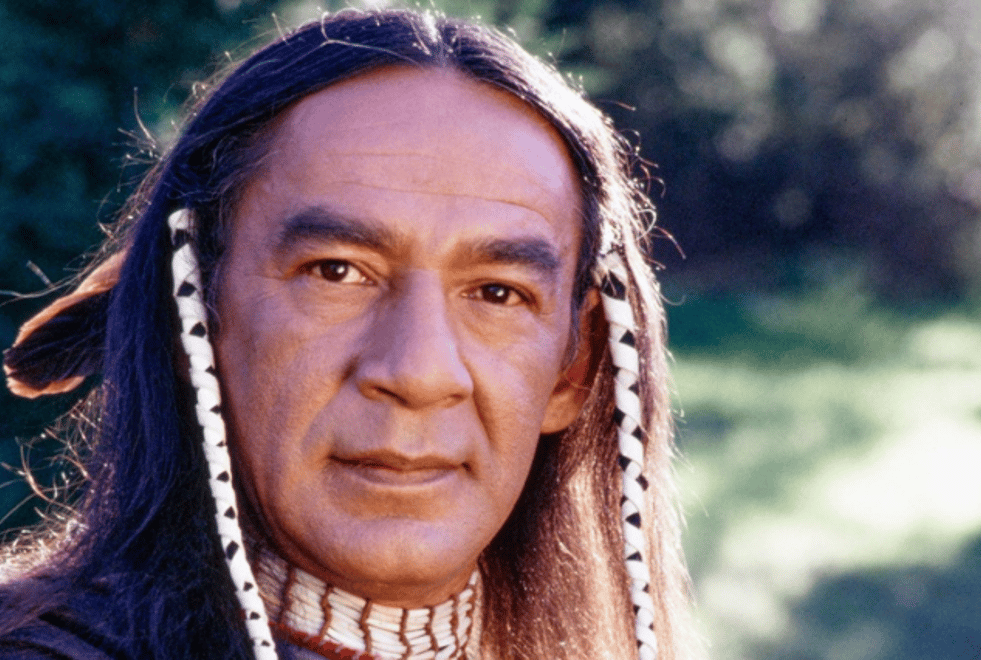 Docteur Quinn, femme médecin : Larry Sellers (Nuage Dansant) est décédé à l’âge de 72 ans