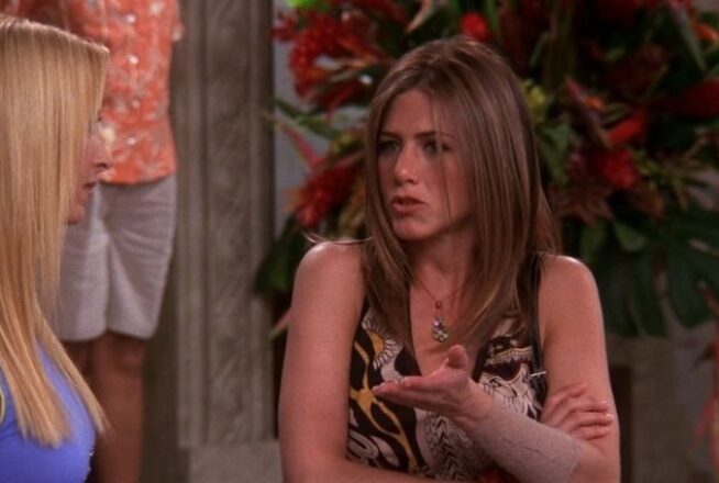 Friends : pourquoi Rachel porte-t-elle un bandage dans les épisodes à la Barbade ?