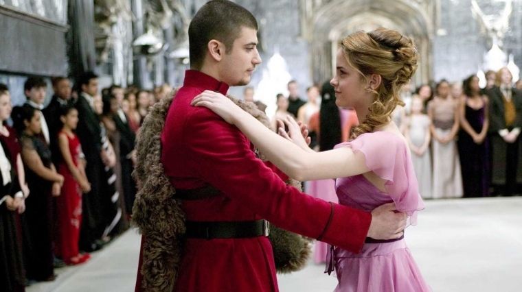 krum et hermione pendant le bal de noël dans Harry Potter et la coupe de feu