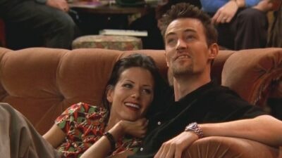 Friends : cette scène coupée mignonne entre Chandler et Monica que vous n'avez jamais vue