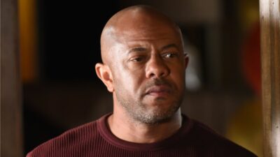 9-1-1 : viré à cause des règles de vaccination, Rockmond Dunbar accuse la production de racisme