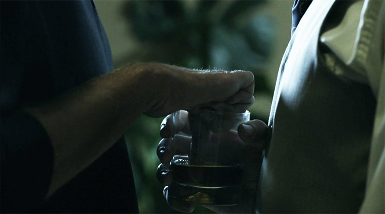 the-walking-dead-saison-11-episode-13-doigt-whisky