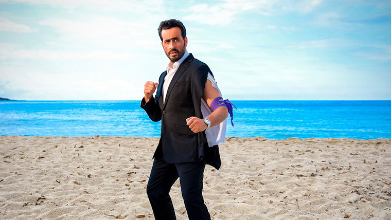 Le Flambeau : Jonathan Cohen parodie Koh-Lanta dans la bande-annonce déjantée de la saison 2 de La Flamme