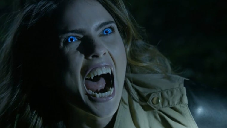 malia-yeux-bleus-min