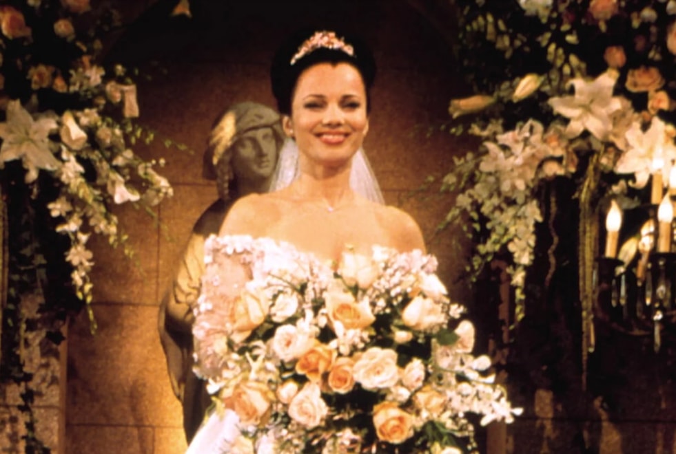 Le chiffre de la semaine : 12 000 dollars, le prix de la robe de mariée de Fran dans Une Nounou D’Enfer