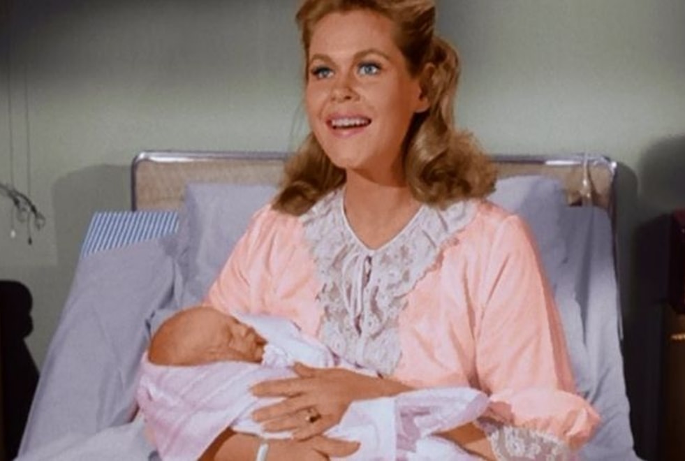 Ma sorcière bien-aimée : deux grossesses d’Elizabeth Montgomery (Samantha) ont été intégrées à l’intrigue de la série