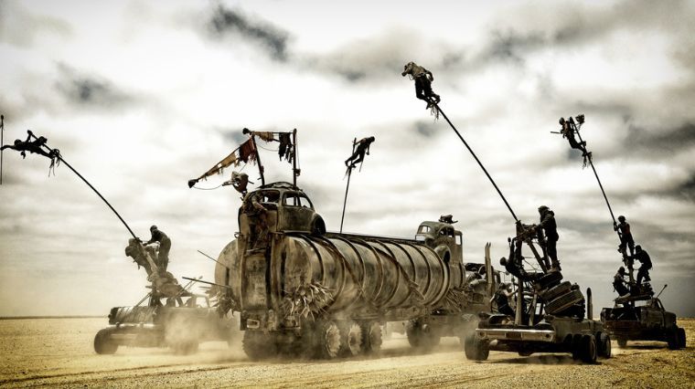 La scène des perches dans le film Mad Max : Fury Road