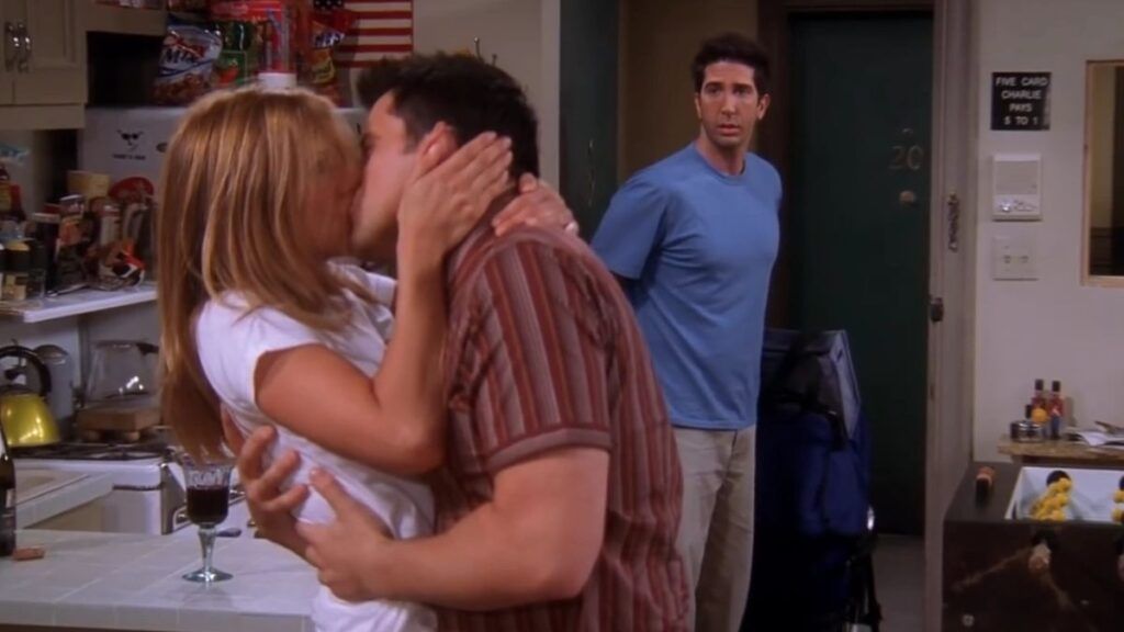 Joey et Rachel qui s'embrassent dans la série Friends