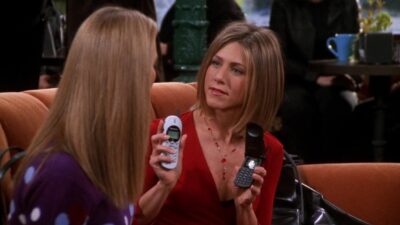 Friends : cette scène de bêtisier hilarante où Jennifer Aniston reçoit un appel