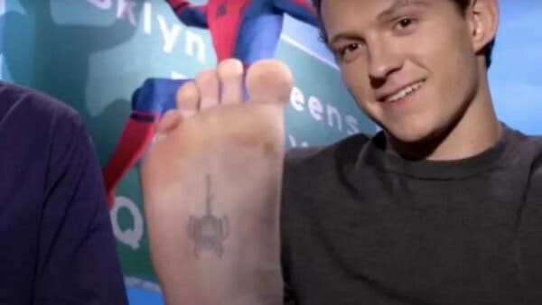 tom holland, tatouage spider-man