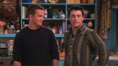 Friends : aviez-vous remarqué cette erreur dans l&rsquo;épisode où Phoebe rencontre les parents de Mike ?