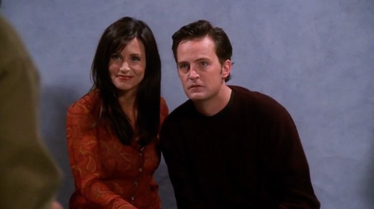 Friends Monica et Chandler dans l'épisode photo