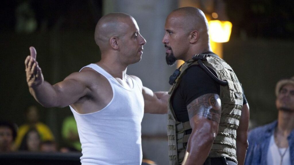 Vin Diesel et Dwayne Johnson dans la saga Fast and Furious.